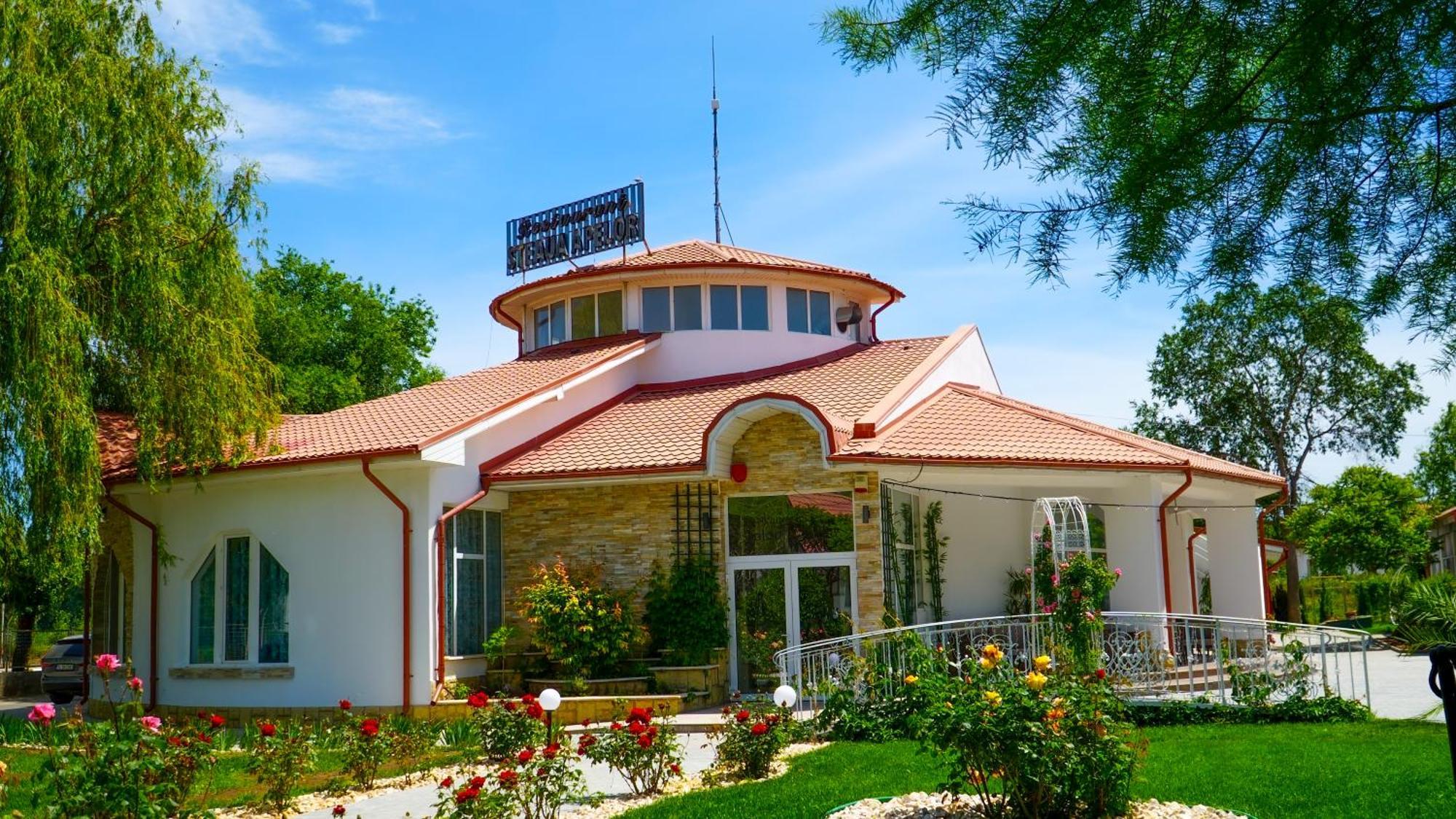 Steaua Apelor Family Resort Nufaru Exterior photo